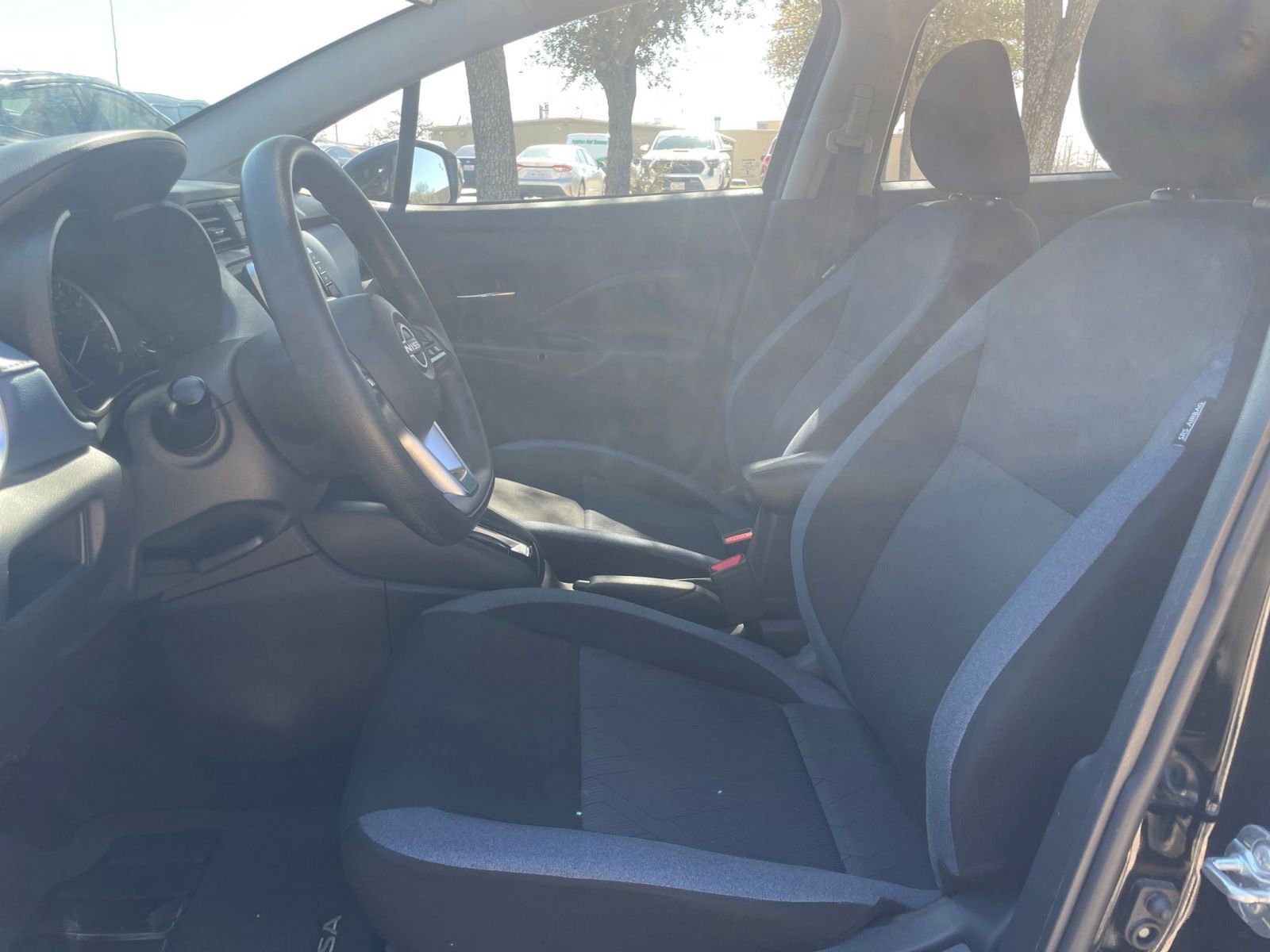 Used 2025 Nissan Versa SV image 27