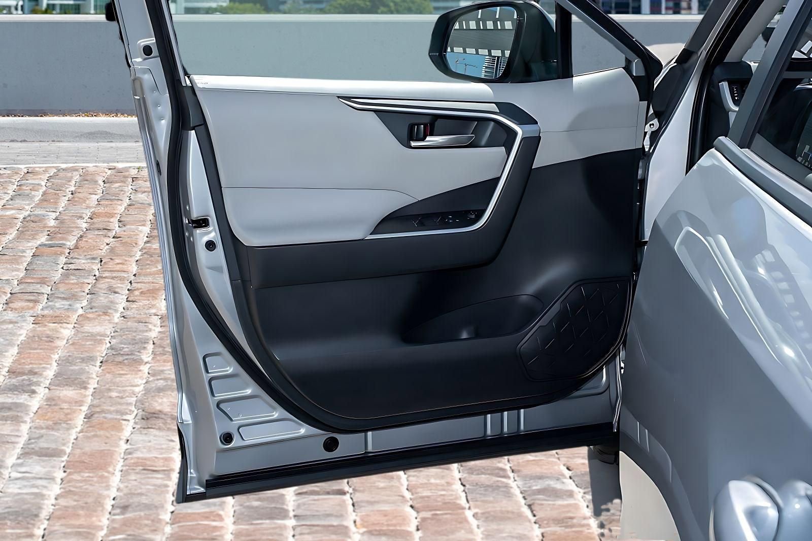 Used 2025 Toyota RAV4 XLE w/ Convenience Package image 11