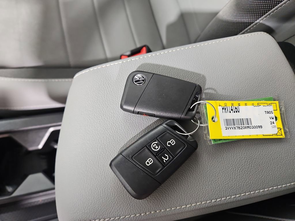 Certified 2024 Volkswagen Taos SE w/ Panoramic Sunroof Package image 30