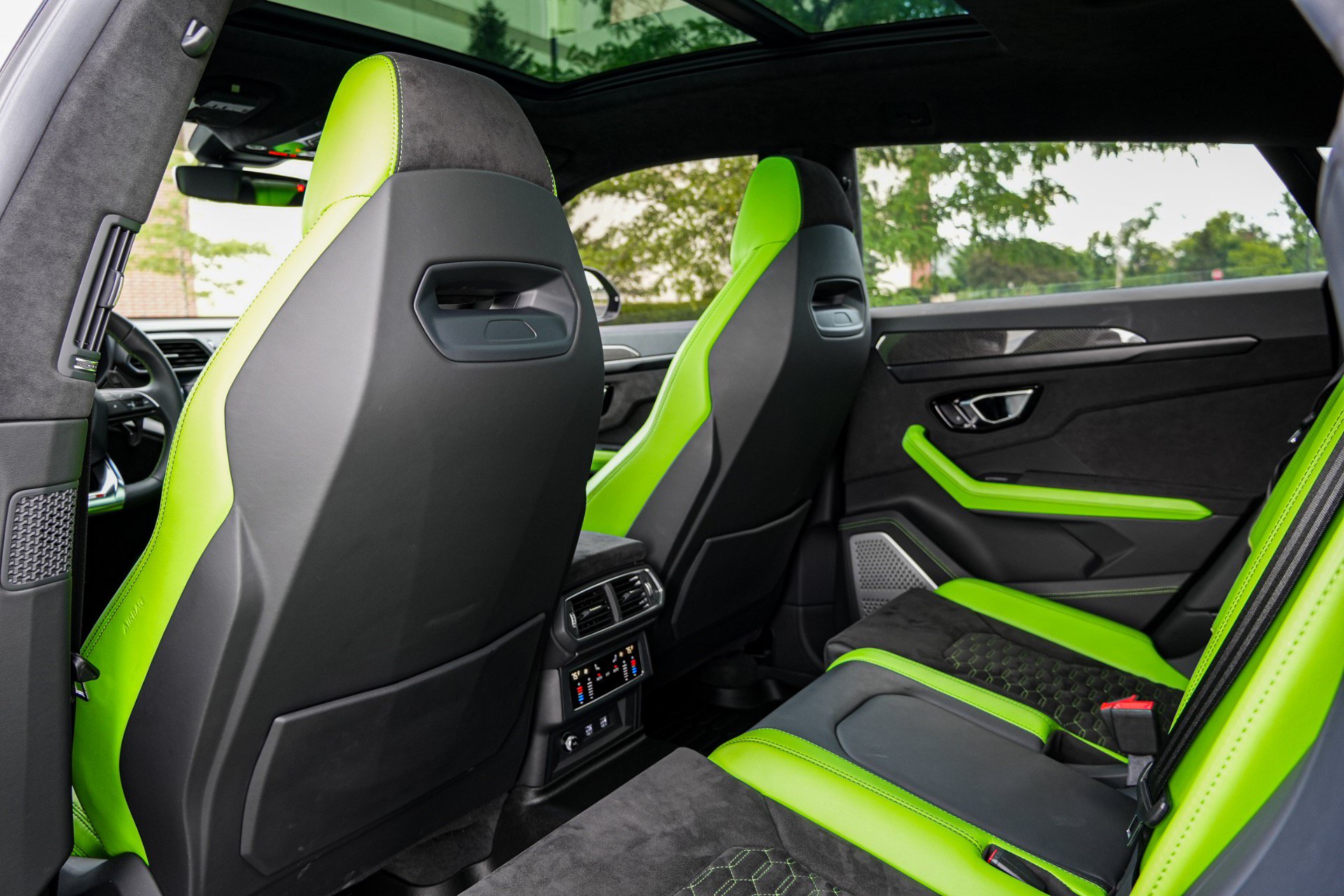 Used 2021 Lamborghini Urus AWD/4WD image 28
