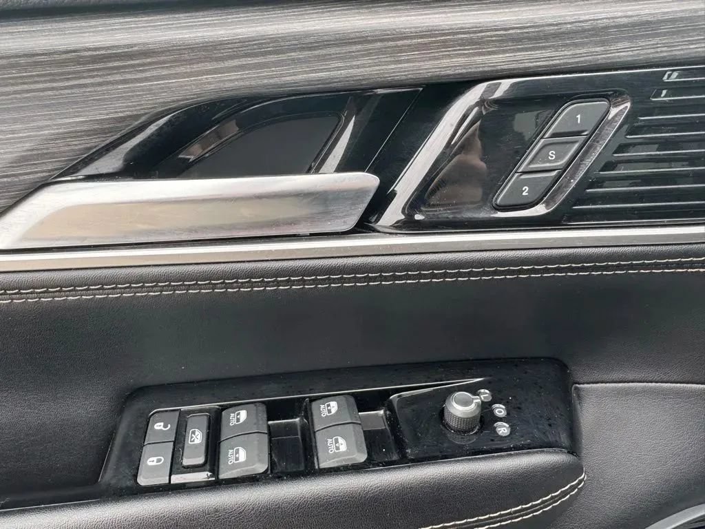 Used 2023 Jeep Wagoneer Series II AWD/4WD image 12