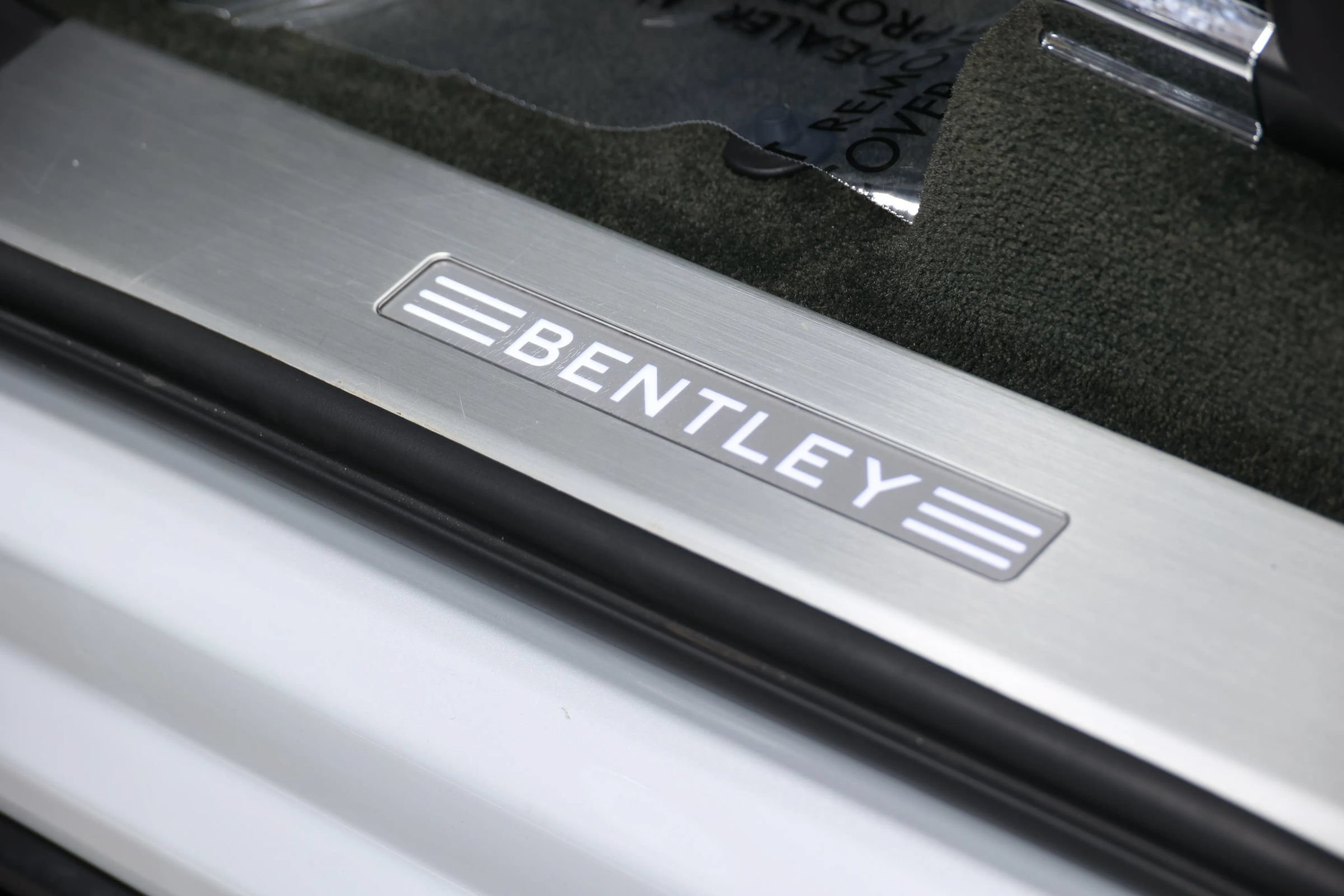 Used 2021 Bentley Bentayga w/ First Edition Specification AWD/4WD image 17