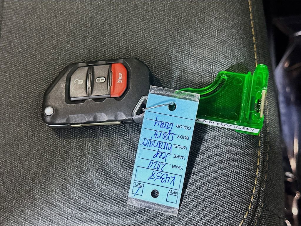 Used 2024 Jeep Wrangler Unlimited image 35