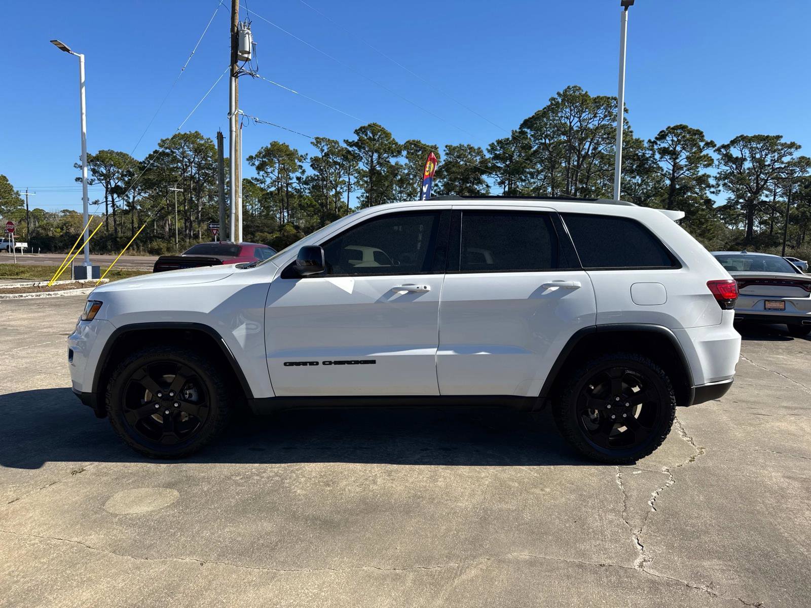 Used 2019 Jeep Grand Cherokee Laredo image 6