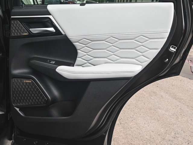 New 2025 Mitsubishi Outlander AWD image 15