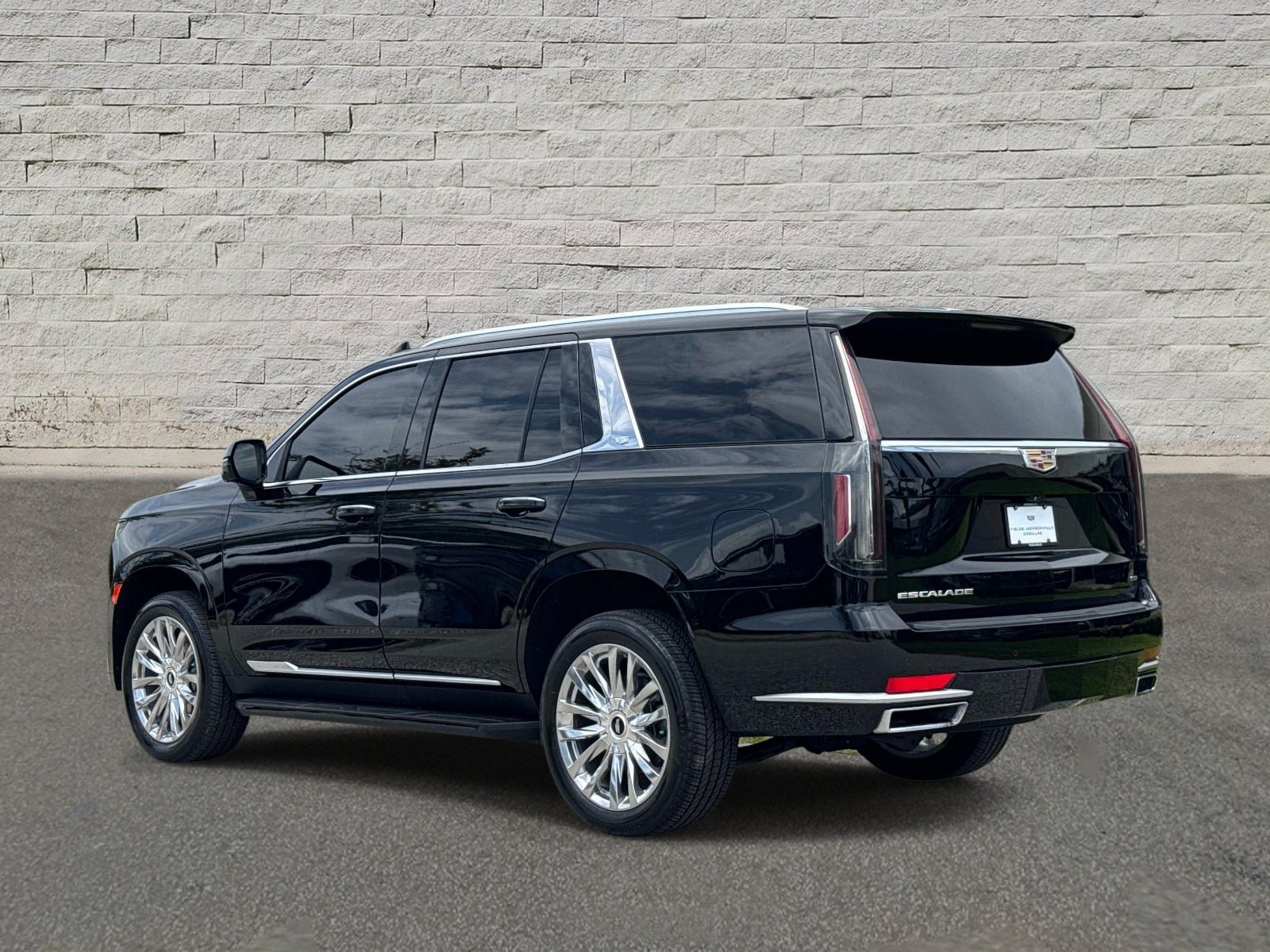 Used 2023 Cadillac Escalade Premium Luxury w/ LPO, Floor Liner Package AWD/4WD image 3
