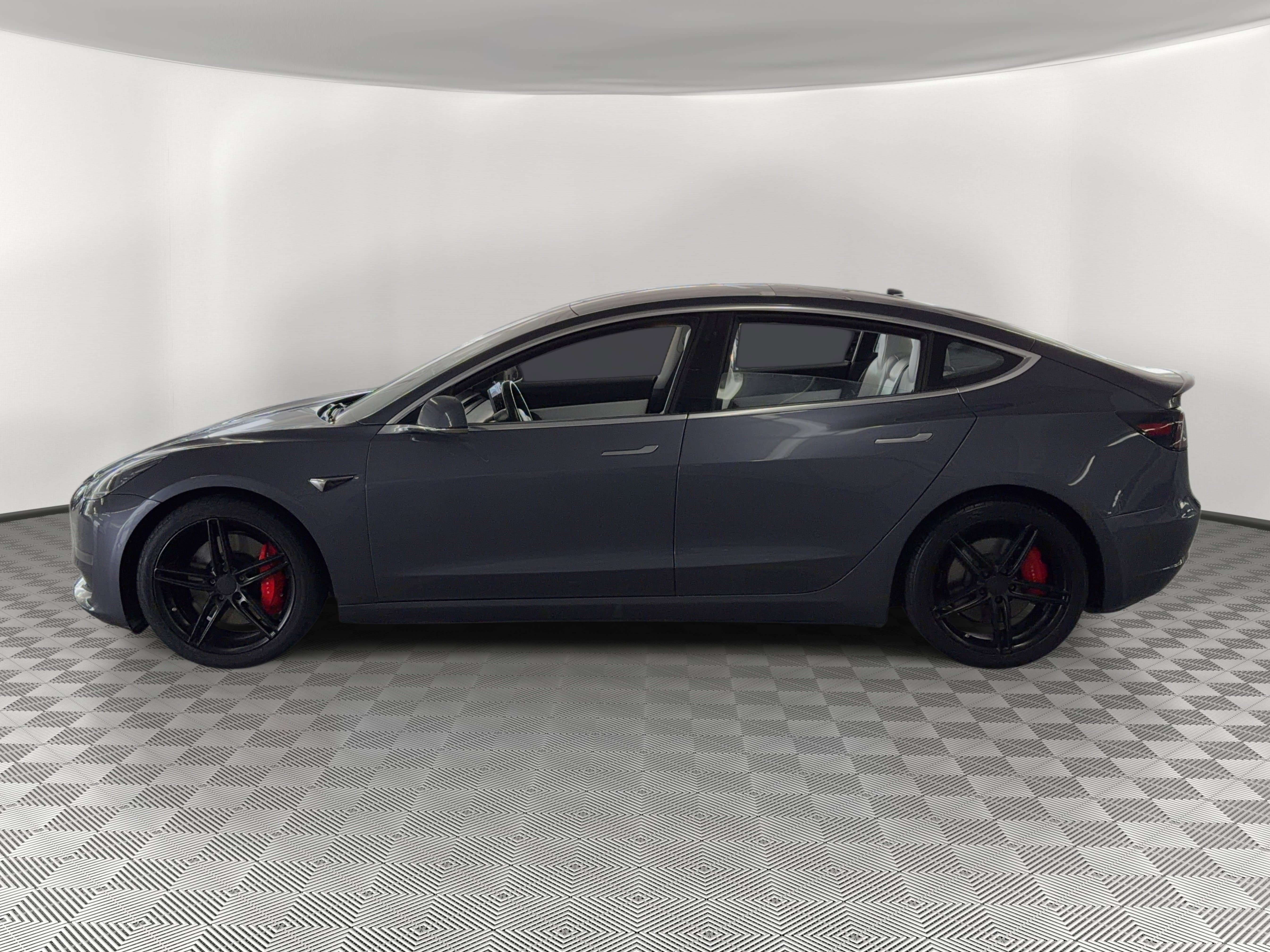 Used 2018 Tesla Model 3 Performance AWD/4WD image 2