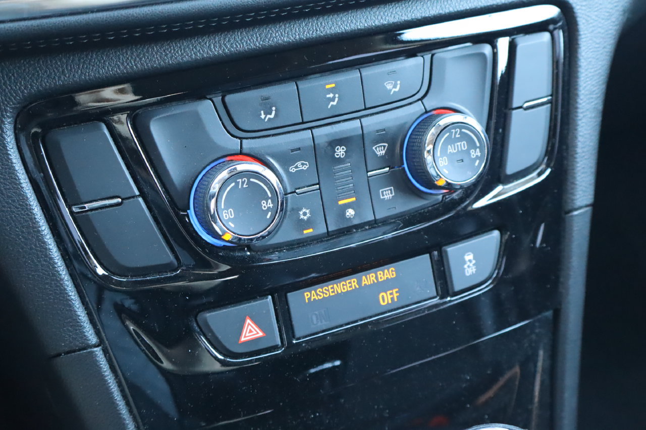 Used 2018 Buick Encore Sport Touring FWD image 21