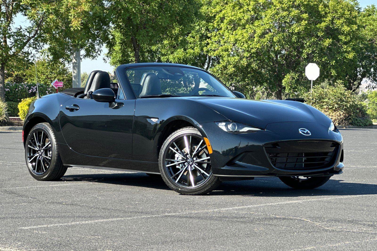 New 2025 MAZDA MX-5 Miata Grand Touring image 2