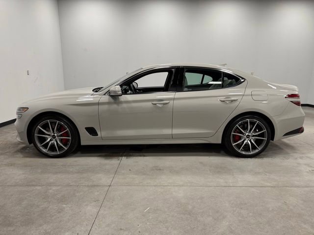 Used 2025 Genesis G70 2.5T image 8