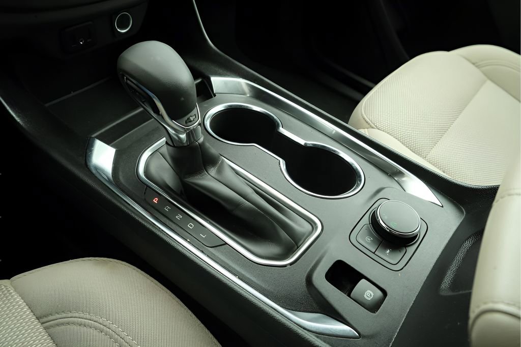 Used 2023 Chevrolet Traverse LS FWD image 15