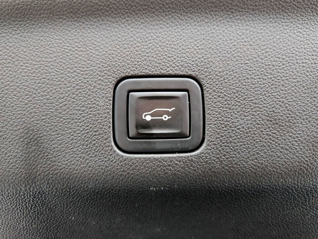 Used 2021 Chevrolet Suburban Premier image 30