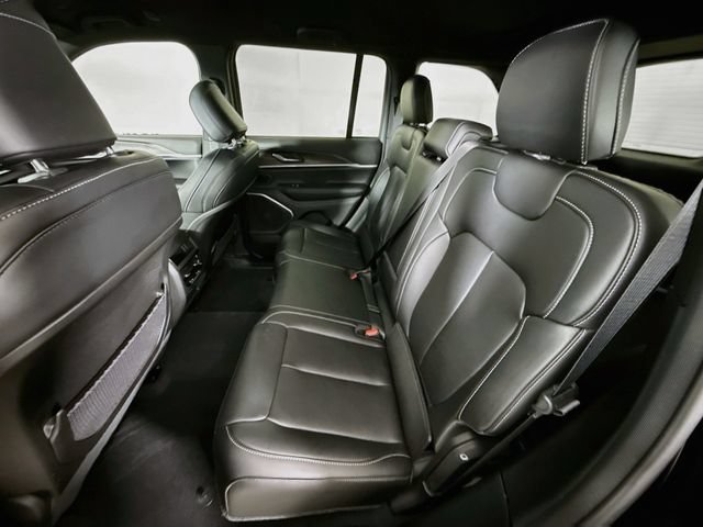 Used 2026 Jeep Grand Cherokee Limited AWD/4WD image 24