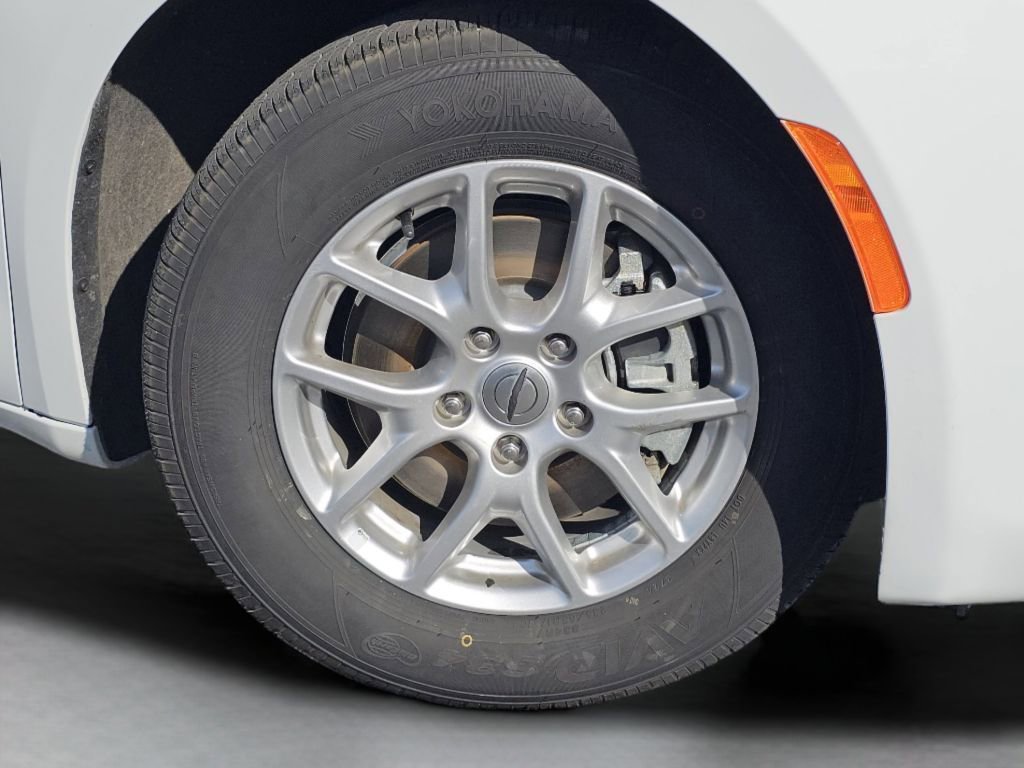 Used 2023 Chrysler Voyager LX image 17