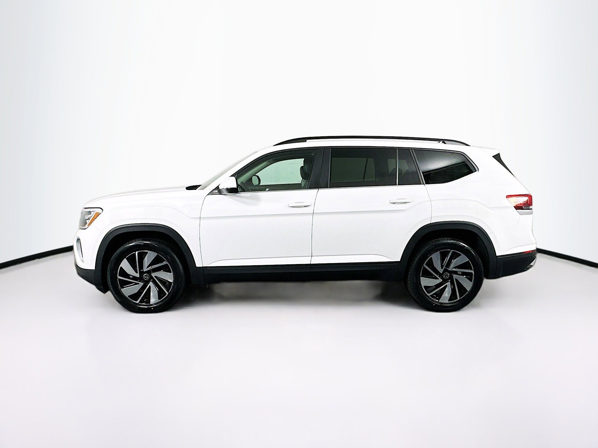 Used 2024 Volkswagen Atlas SE image 4