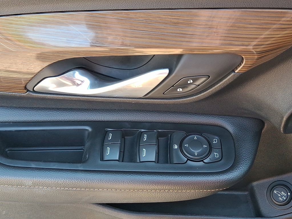 Used 2019 GMC Terrain SLE w/ Driver Convenience Package image 2