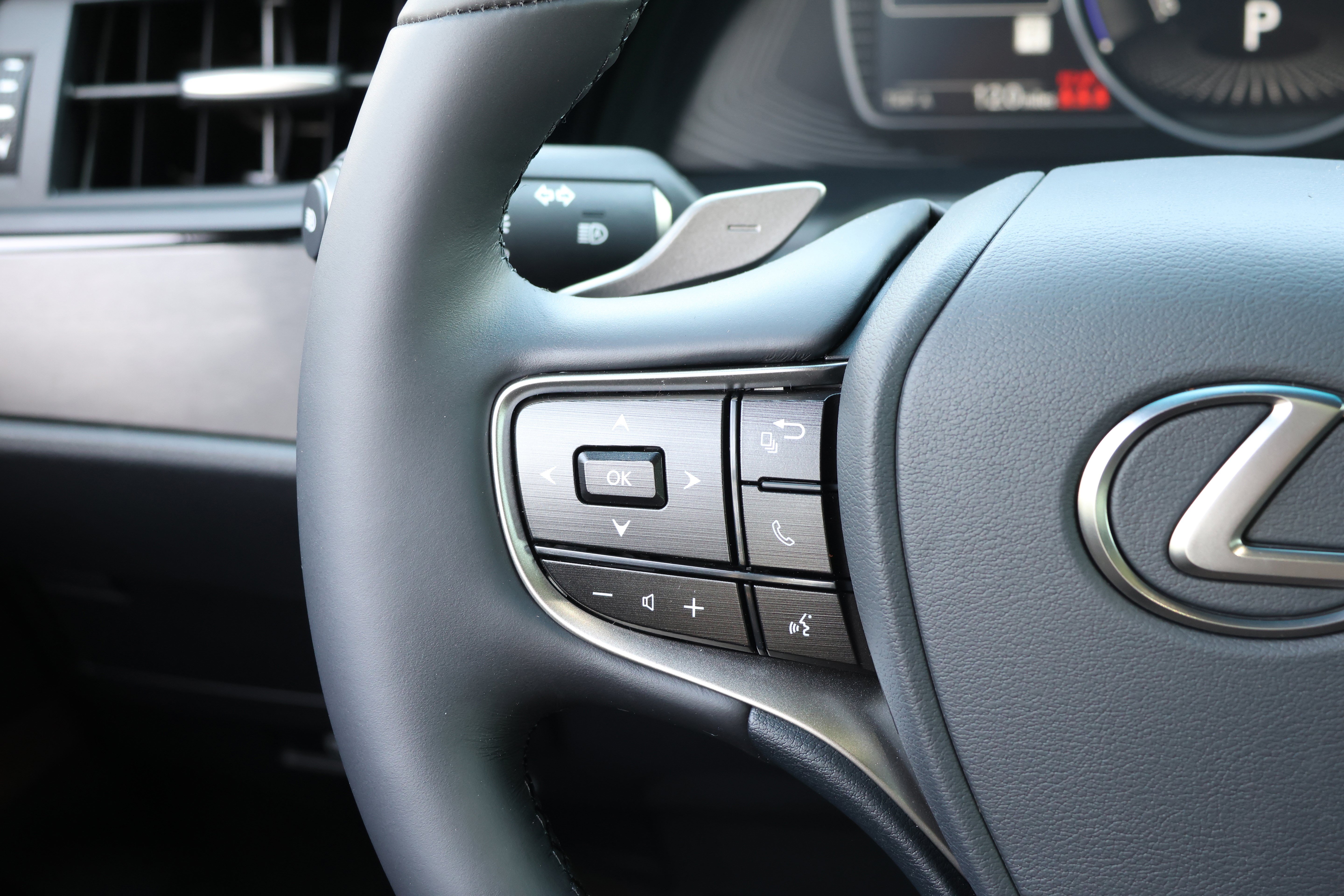 Used 2025 Lexus ES 300h w/ Premium Package FWD image 17