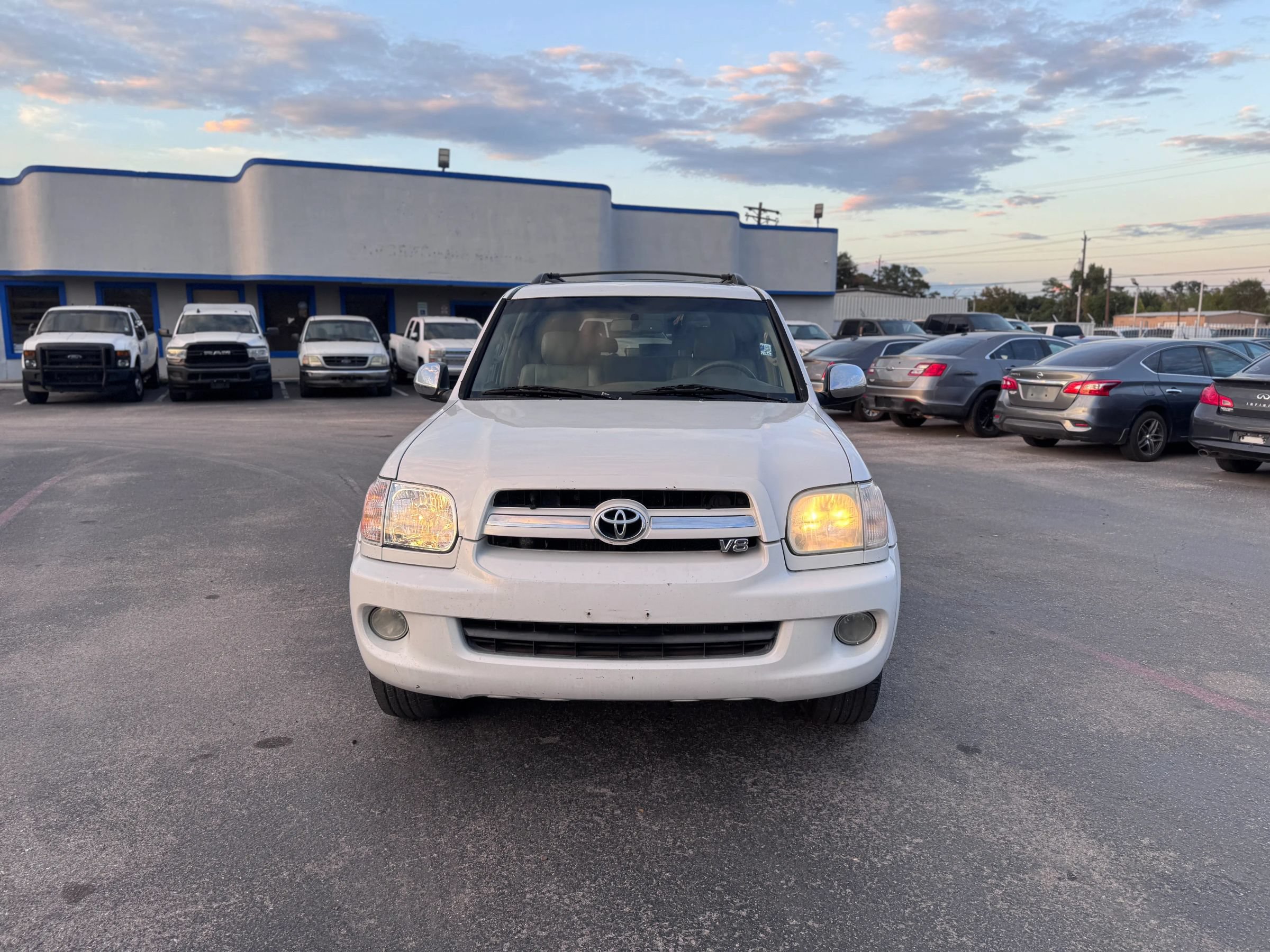 Used 2007 Toyota Sequoia Limited w/ Luxury Pkg RWD image 2