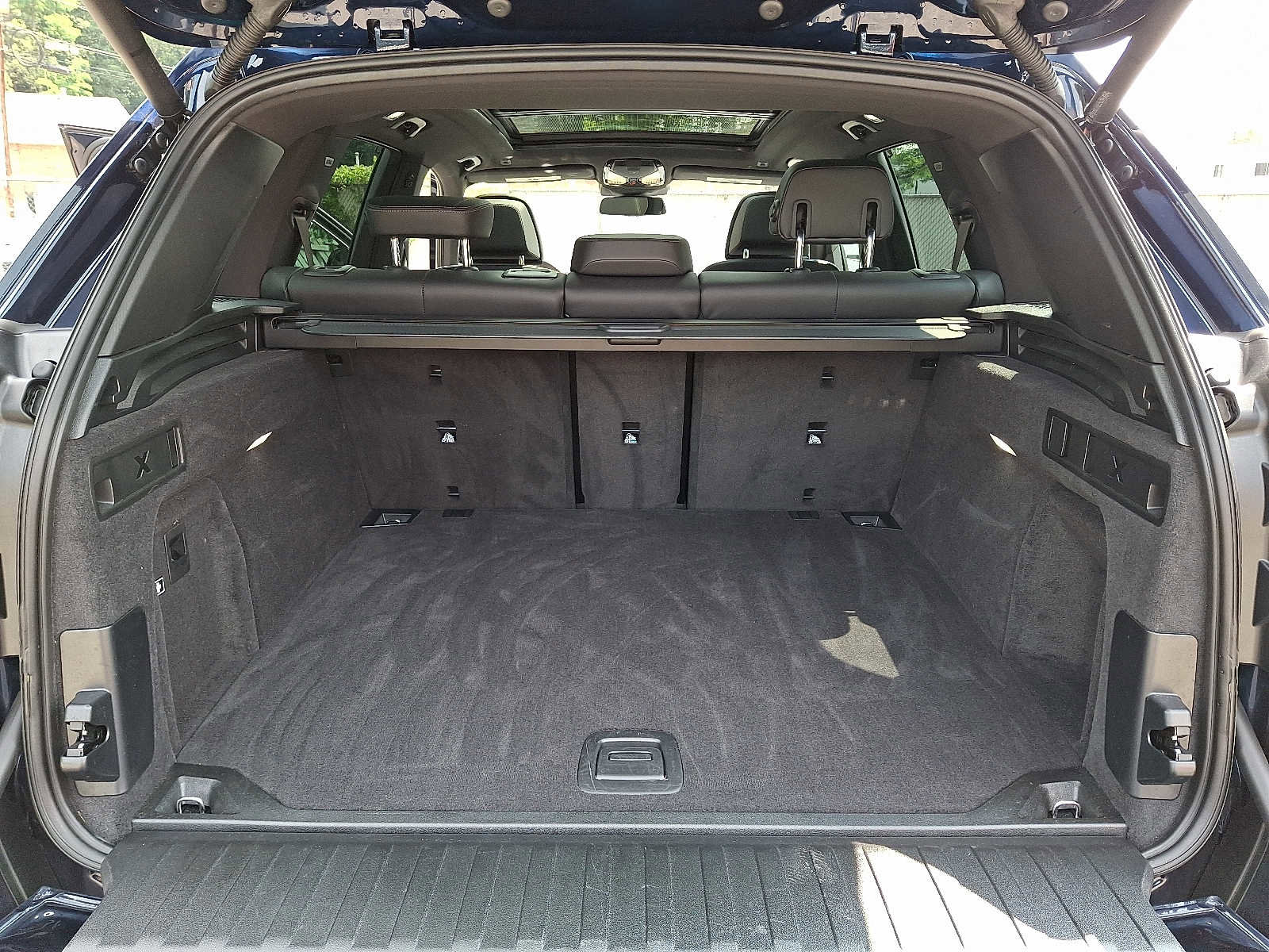 Used 2025 BMW X5 M60i w/ Executive Package image 28