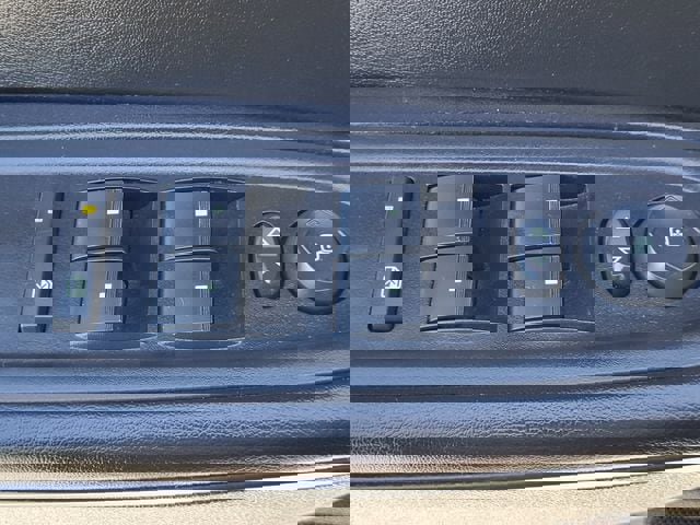 Used 2013 GMC Acadia SLE image 9