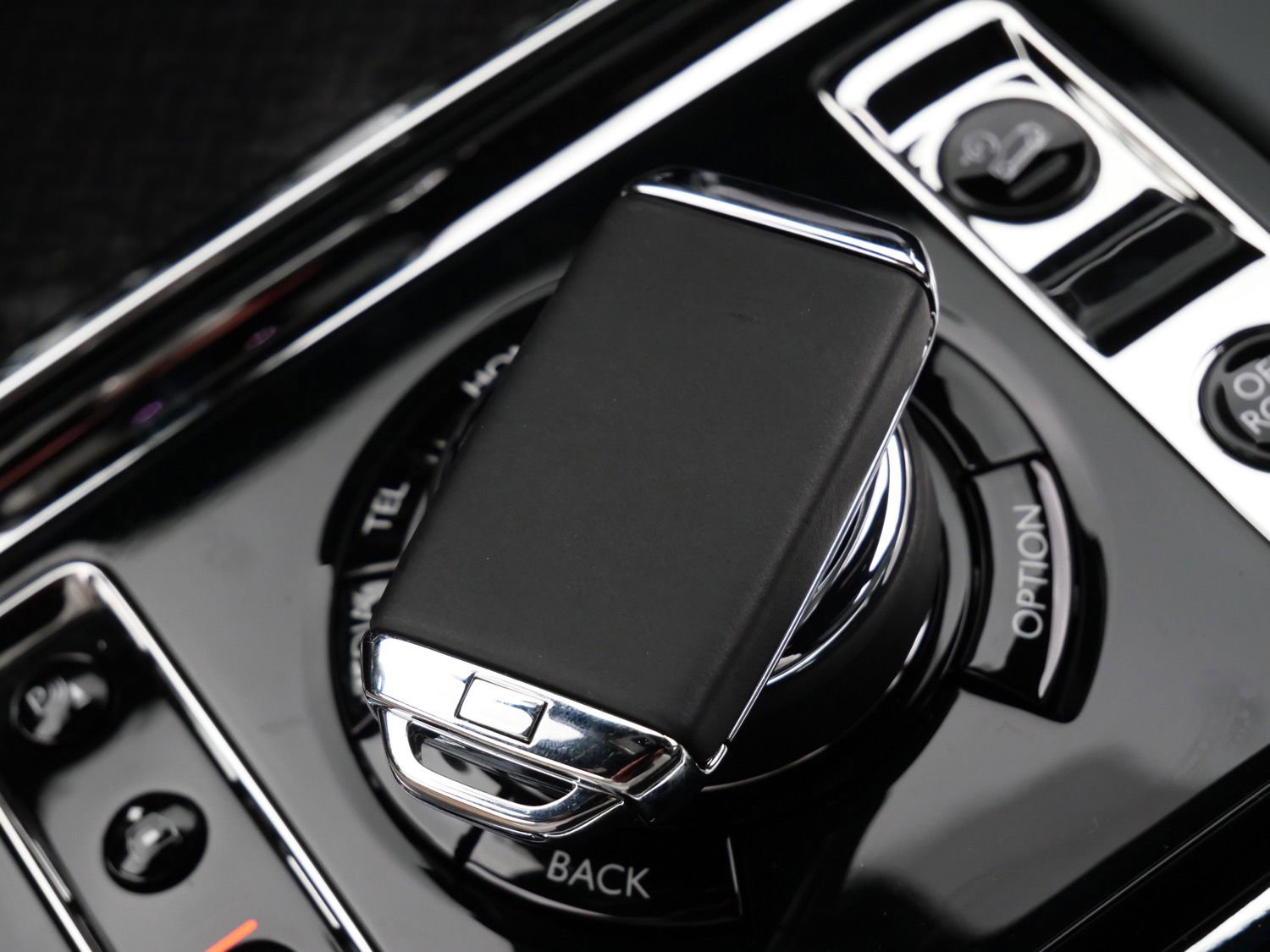 New 2025 Rolls-Royce Cullinan Black Badge image 15