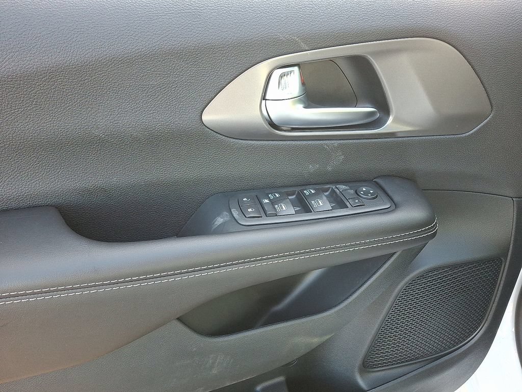 New 2026 Chrysler Voyager LX FWD image 9