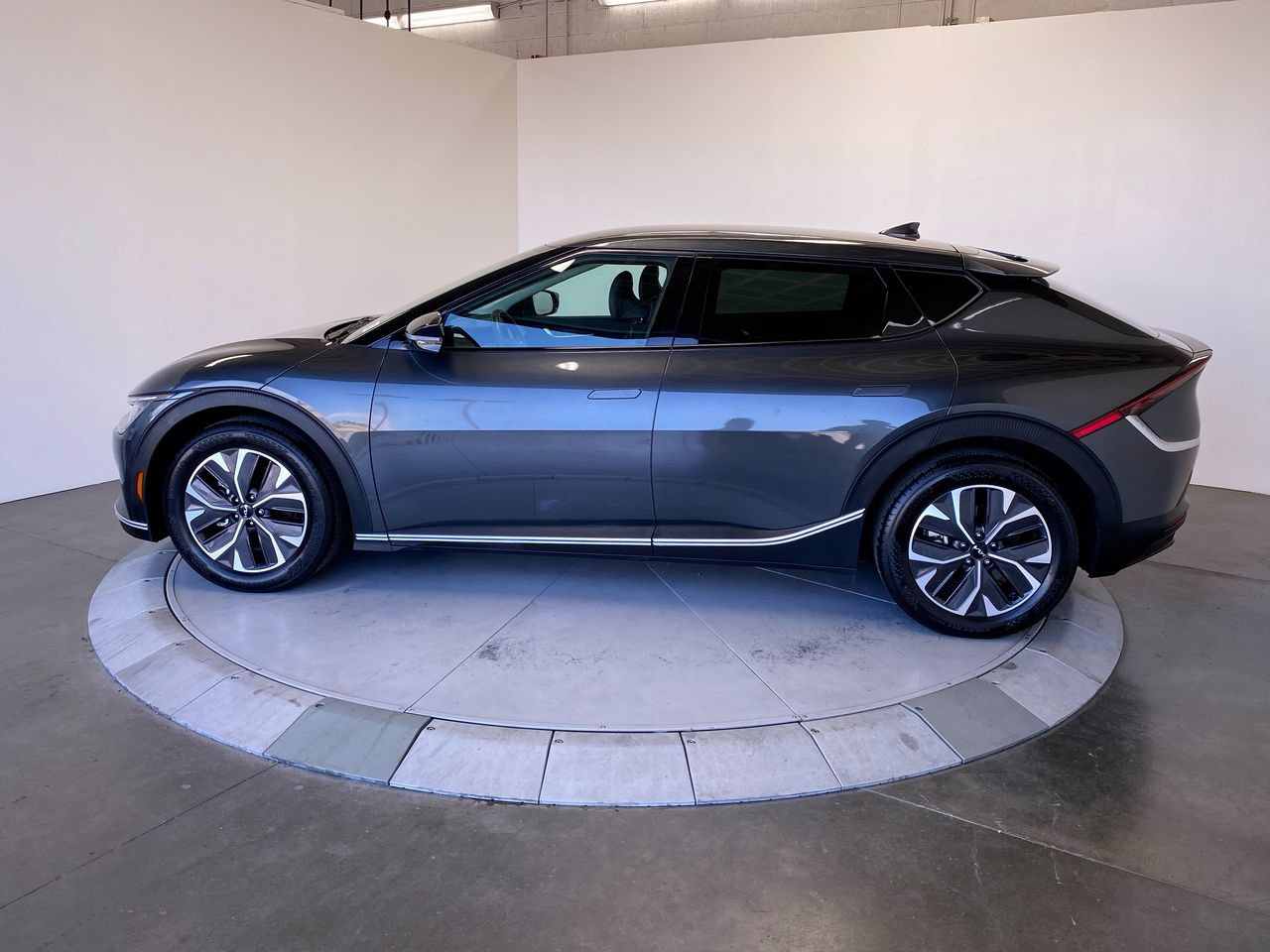 Certified 2024 Kia EV6 Light RWD image 2