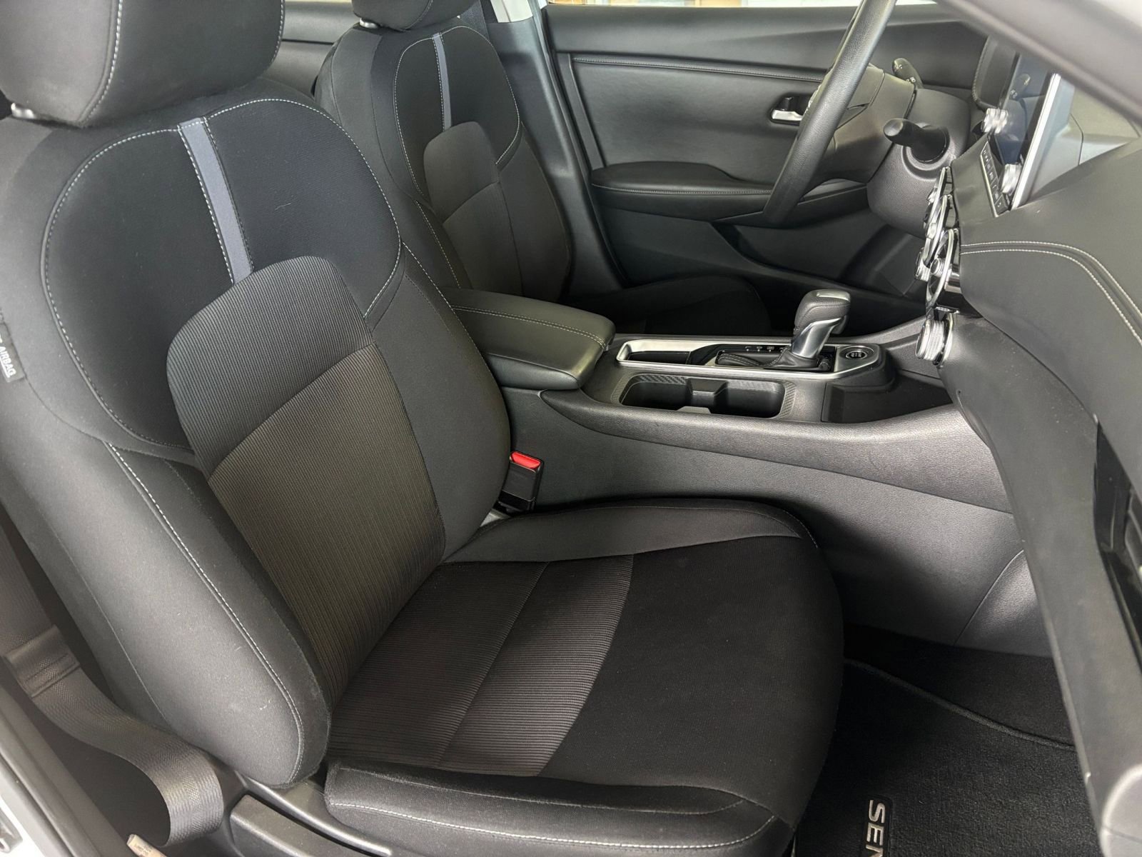 Used 2024 Nissan Sentra SV FWD image 40