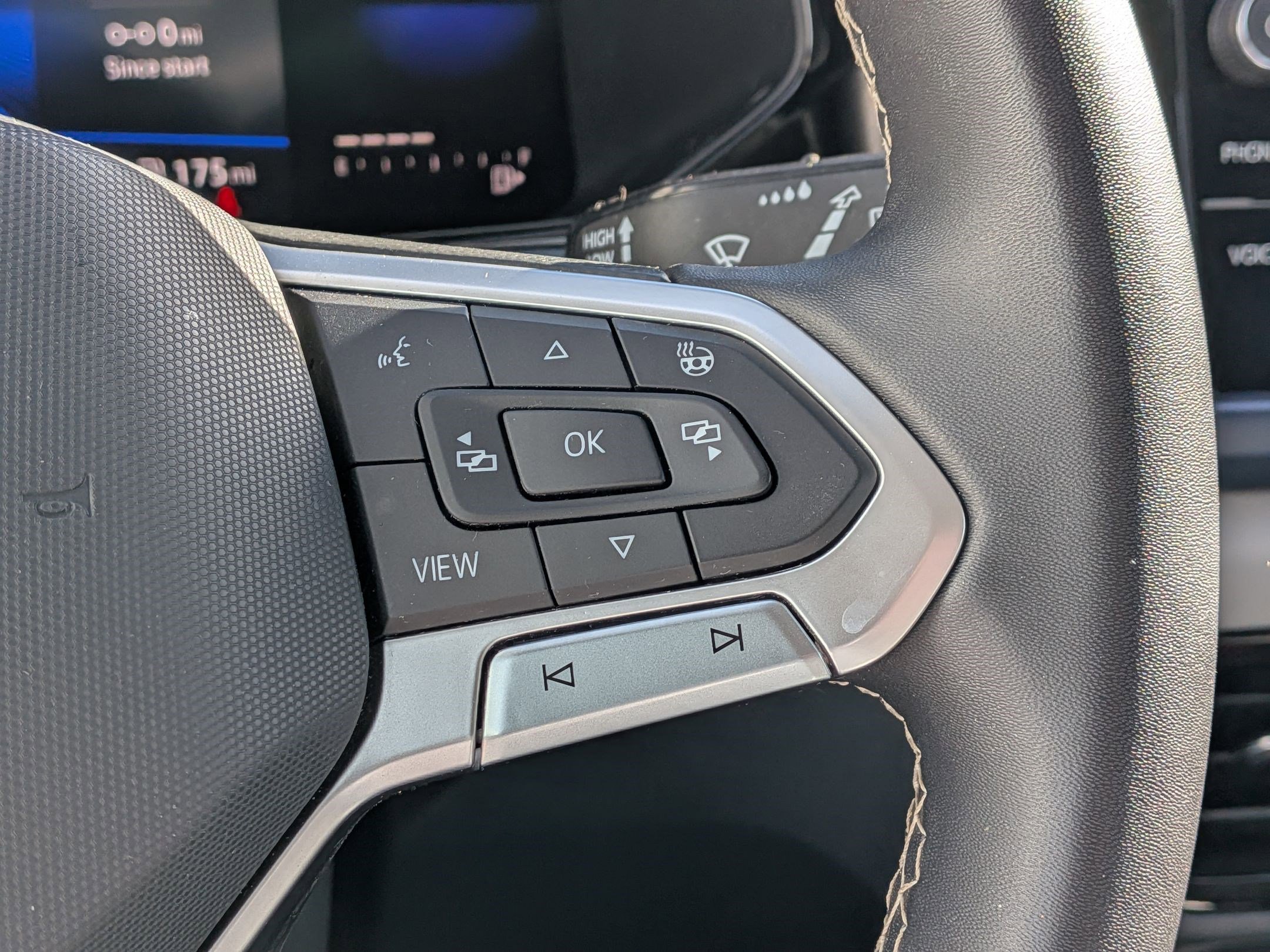 Certified 2023 Volkswagen Taos SE w/ Panoramic Sunroof Package image 20