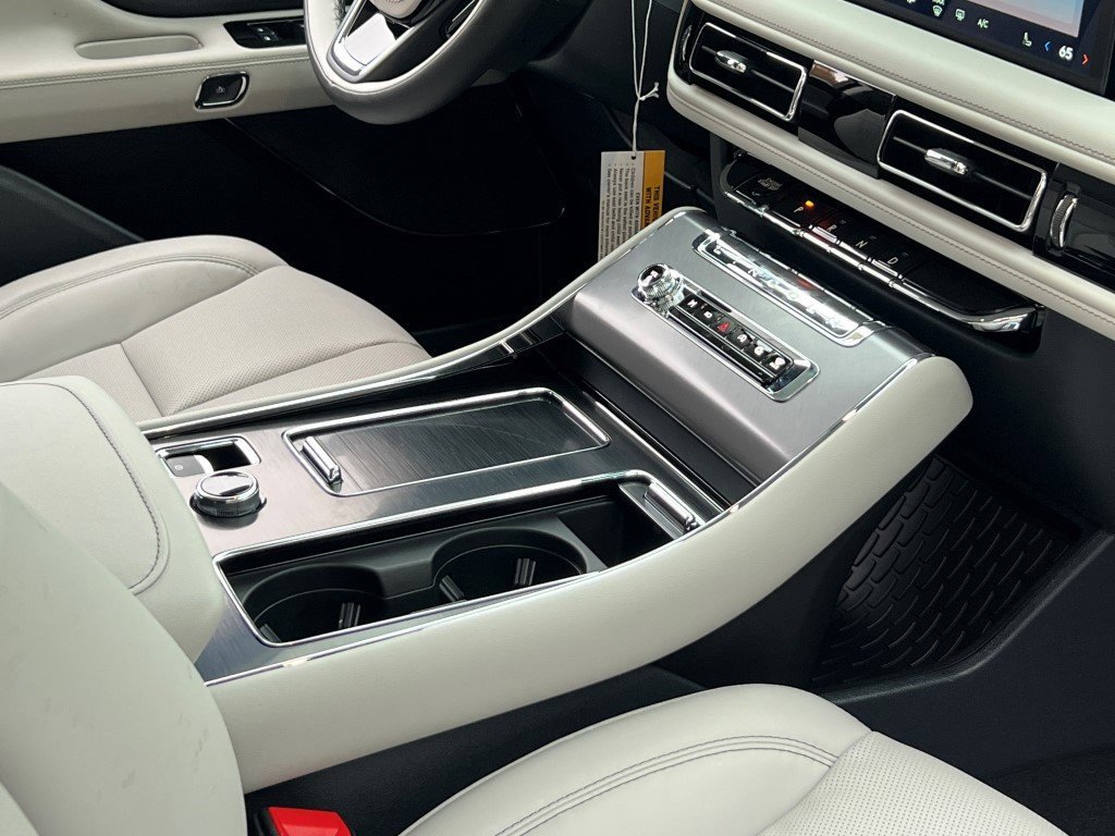 New 2026 Lincoln Aviator AWD image 11