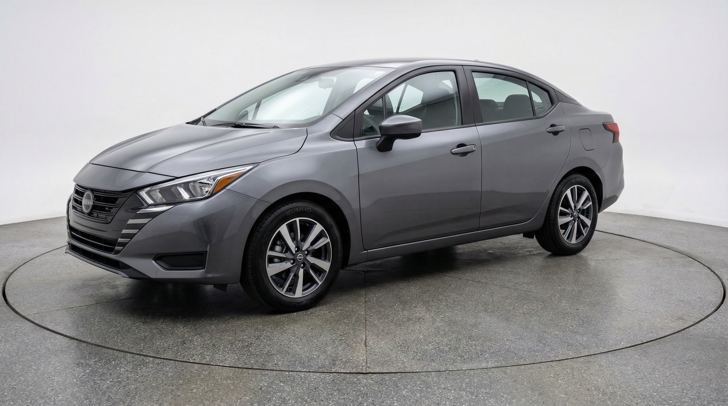 Used 2025 Nissan Versa SV image 3