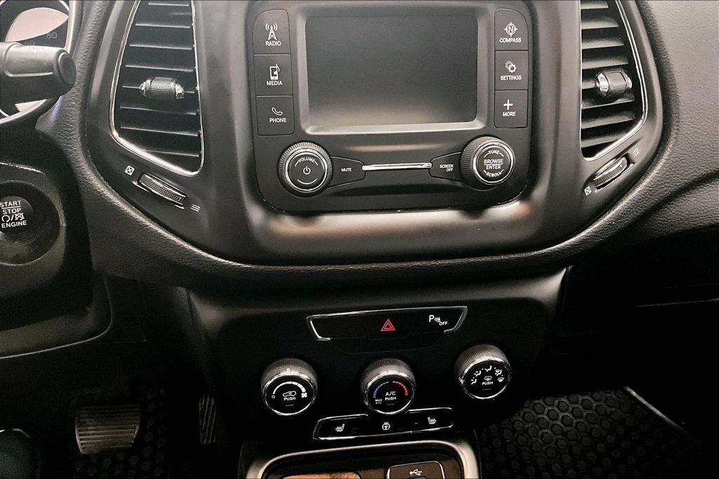 Used 2018 Jeep Compass Latitude w/ Safe & Security Group AWD/4WD image 15