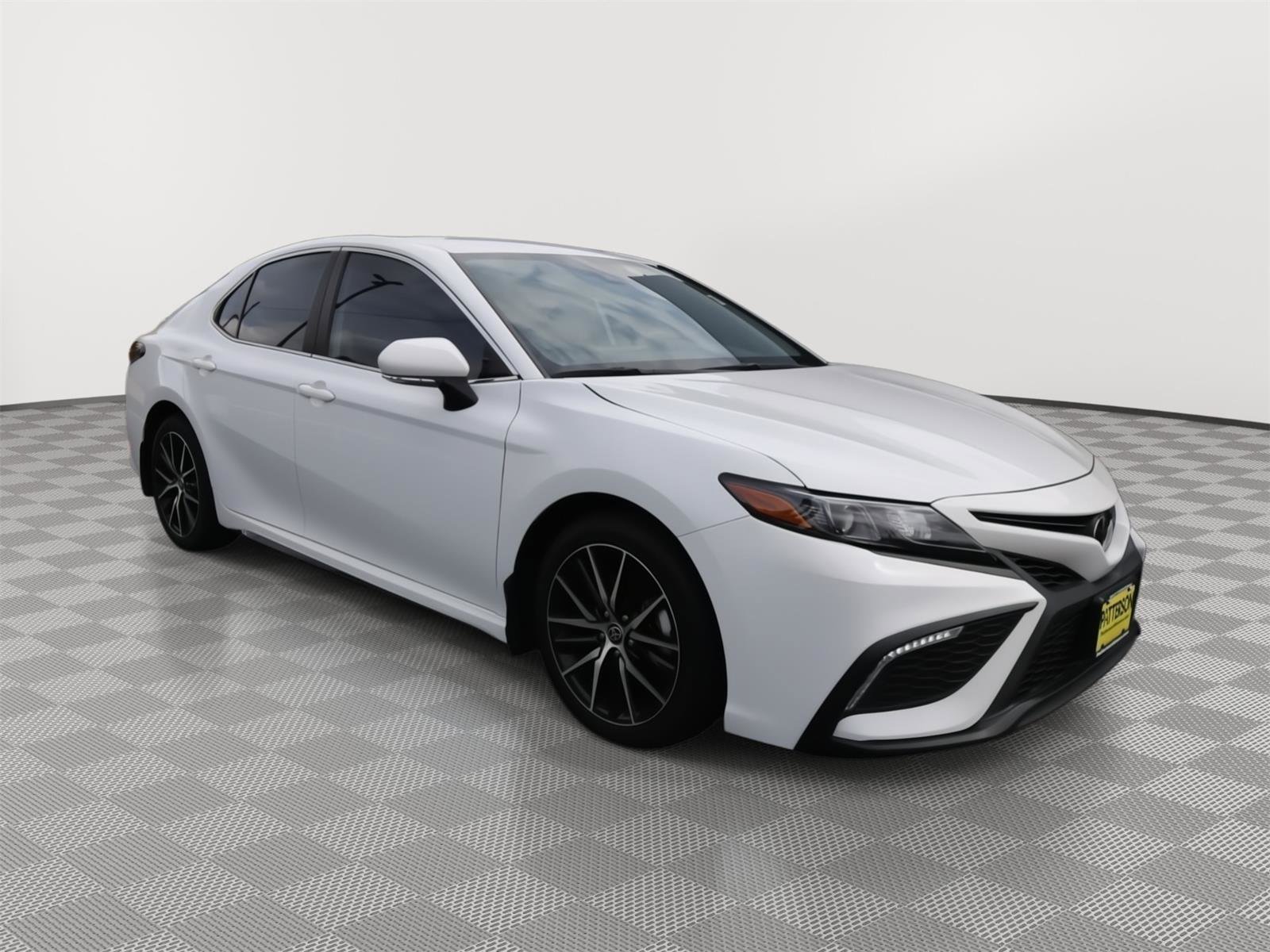 Used 2023 Toyota Camry SE FWD image 2