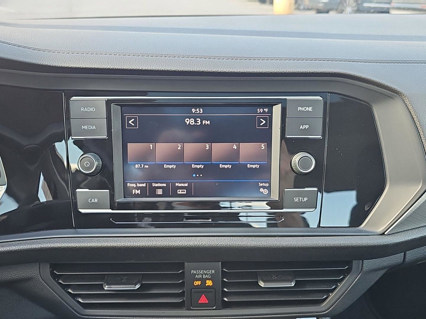 Used 2019 Volkswagen Jetta SE w/ Cold Weather Package image 10