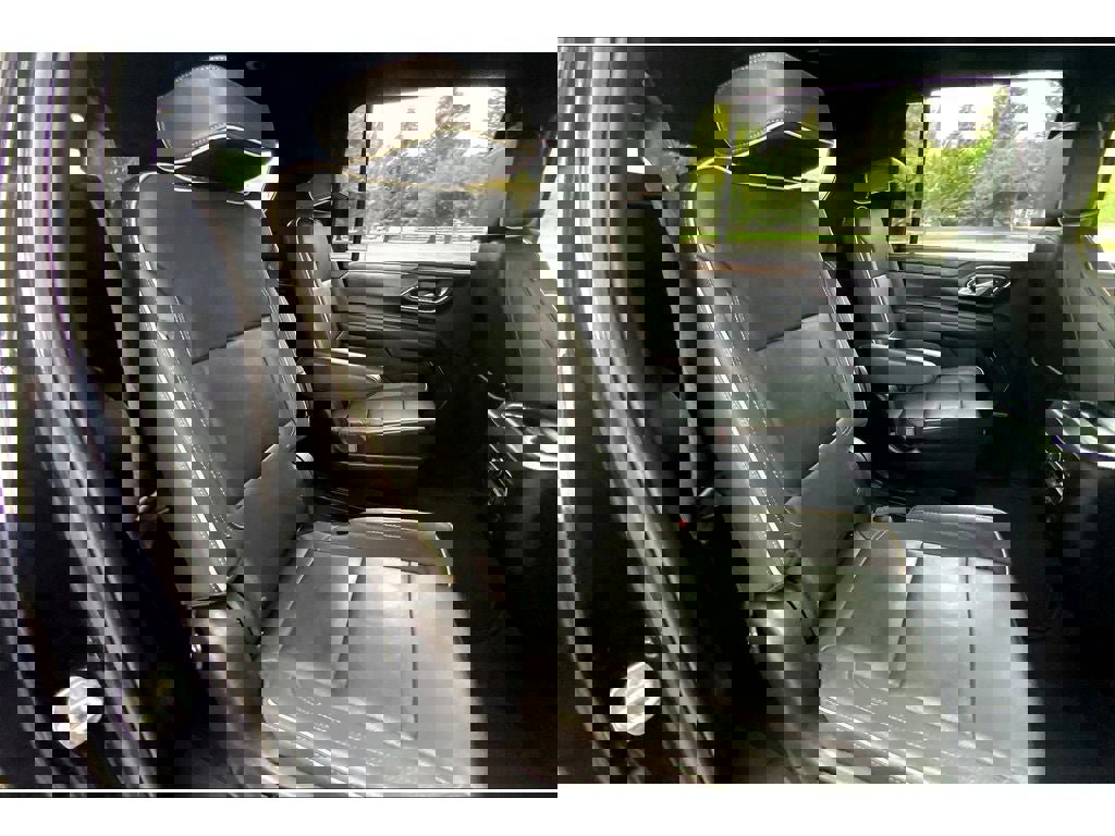 Used 2023 Chevrolet Suburban Premier image 27