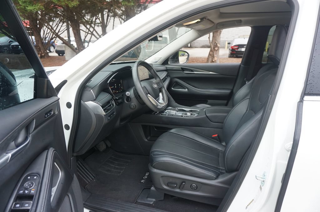 Used 2023 INFINITI QX60 Luxe w/ Vision Package FWD image 2