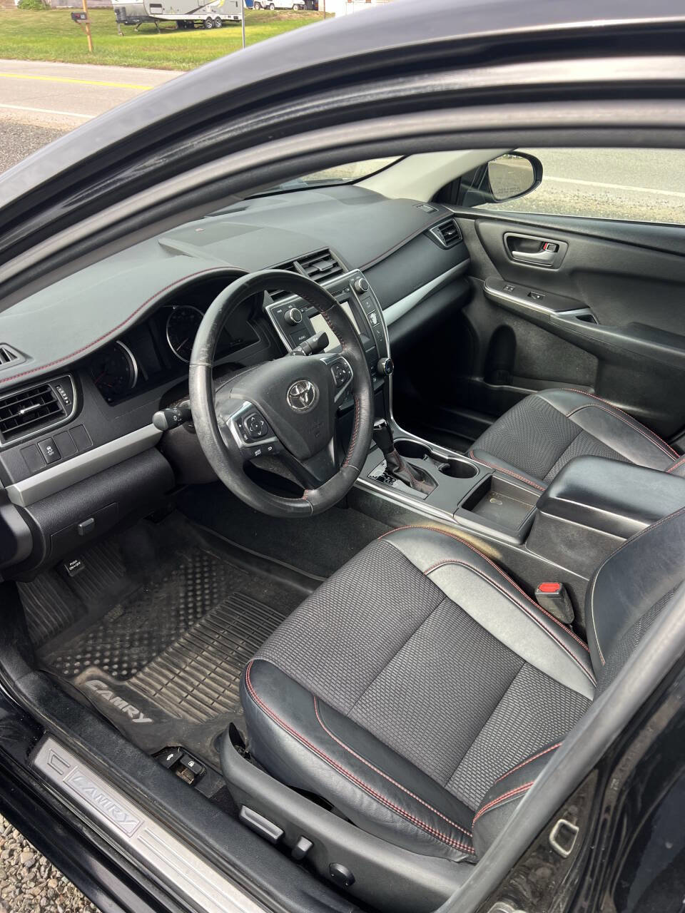 Used 2017 Toyota Camry SE image 8