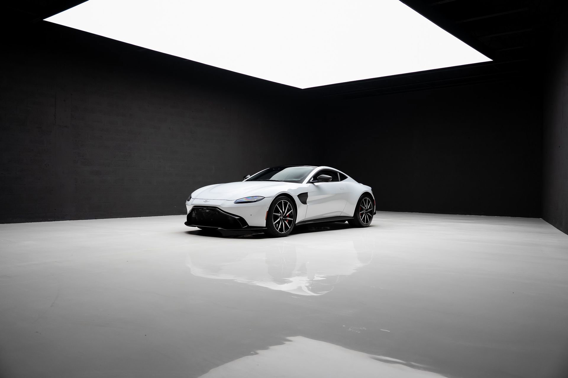 Used 2019 Aston Martin V8 Vantage Coupe RWD image 72