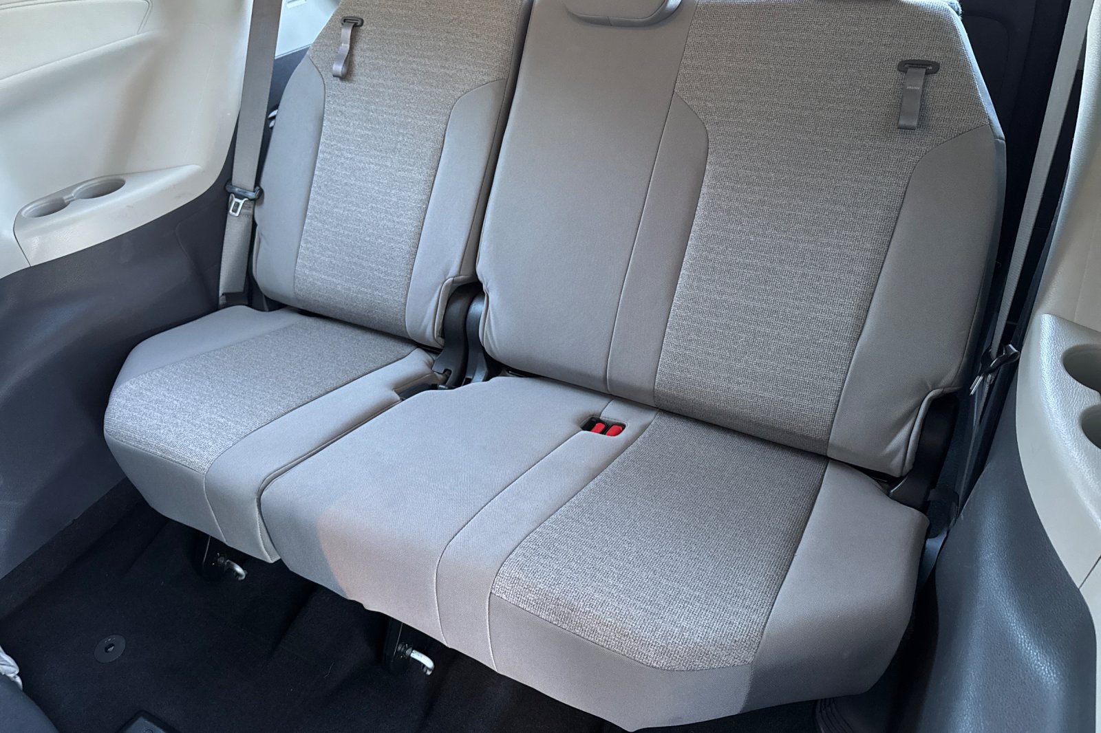 Used 2022 Toyota Sienna LE w/ LE Plus Package AWD/4WD image 16