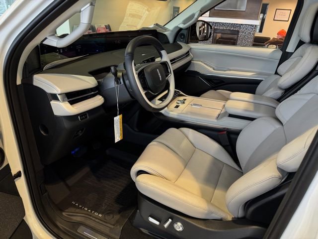 New 2026 Lincoln Navigator Reserve w/ Jet Appearance Package image 19