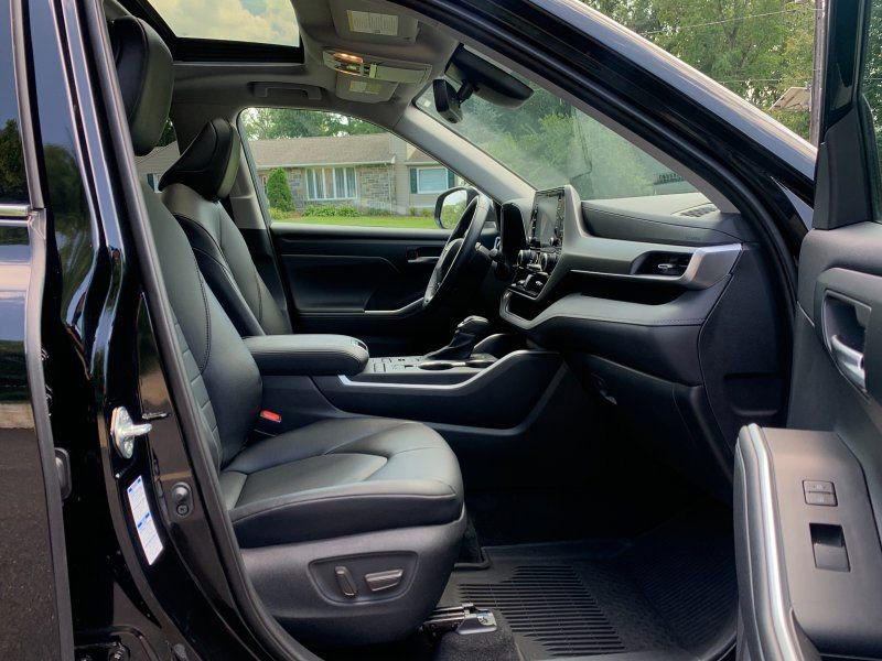 Used 2020 Toyota Highlander XLE AWD/4WD image 13