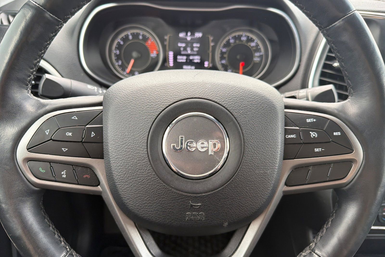 Used 2019 Jeep Cherokee Latitude Plus w/ Comfort/Convenience Group image 23