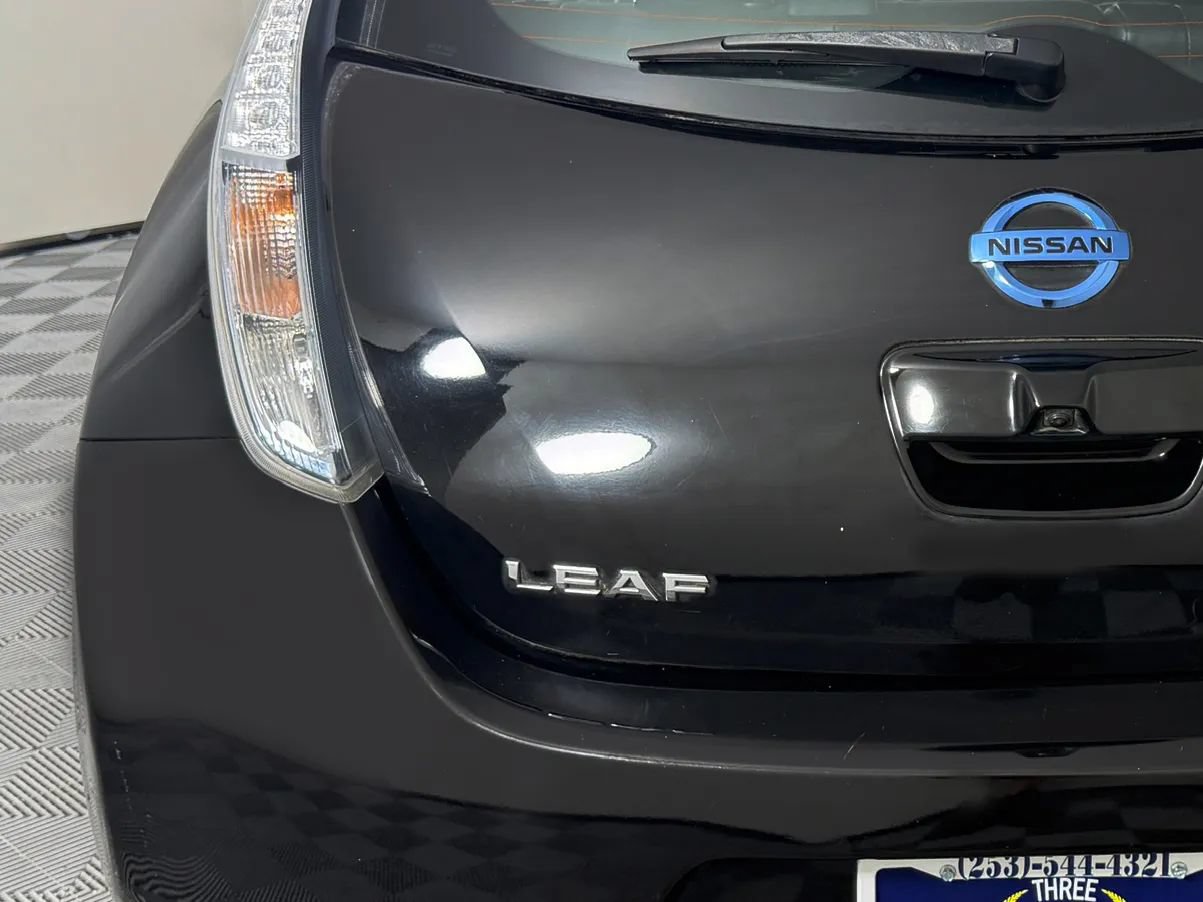 Used 2013 Nissan Leaf SL w/ Premium Pkg FWD image 23