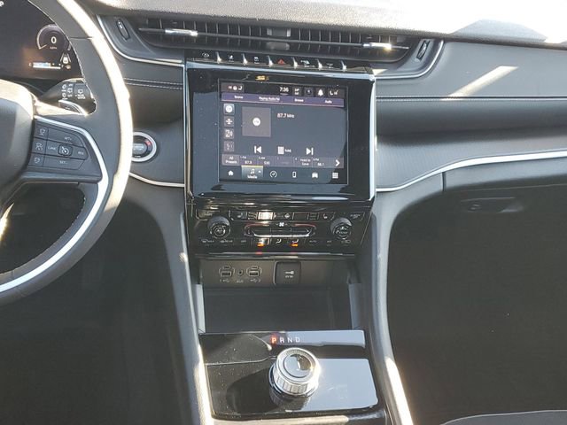 Used 2024 Jeep Grand Cherokee Altitude image 15