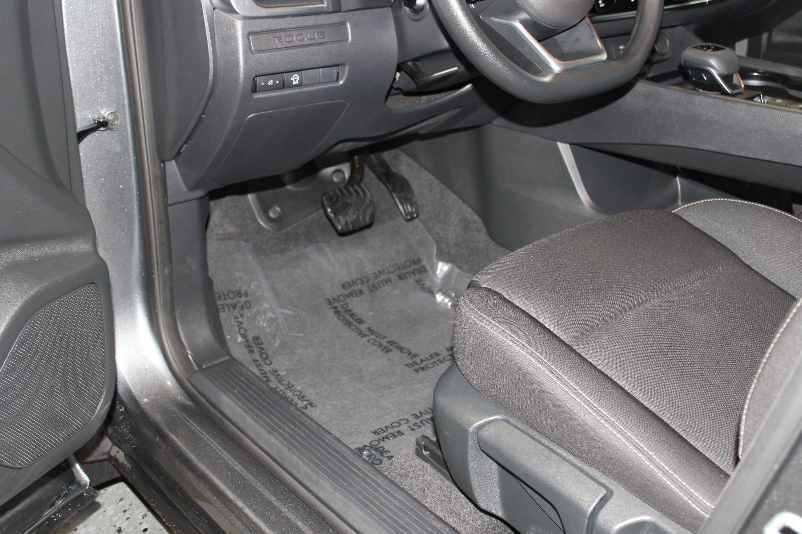 Used 2023 Nissan Rogue S image 41