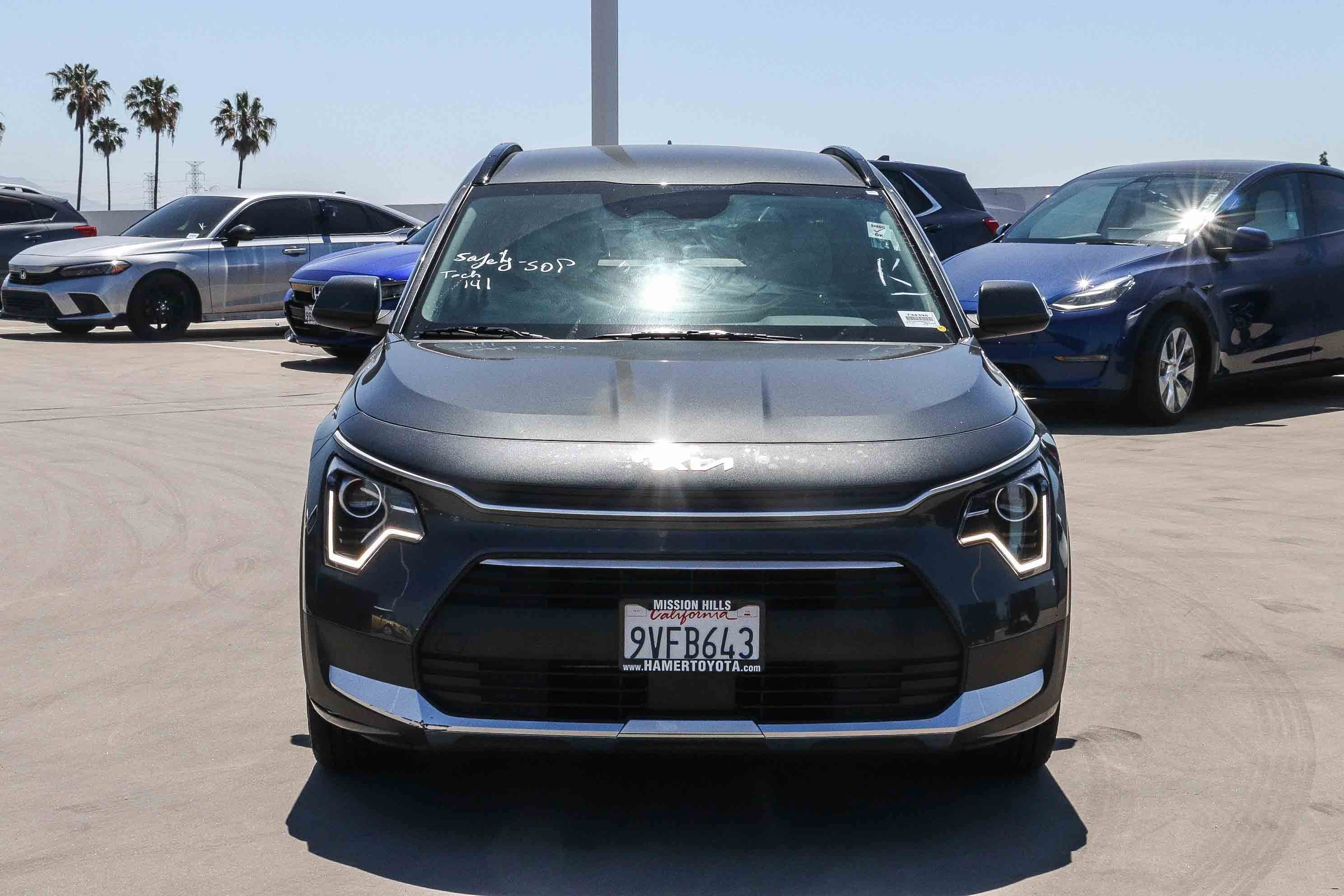 Used 2025 Kia Niro EX FWD image 2