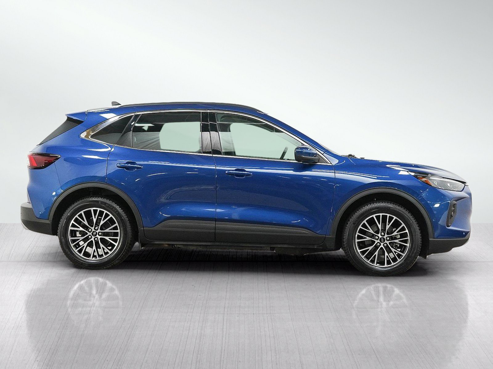 Used 2023 Ford Escape SE w/ PHEV Premium Package FWD image 6