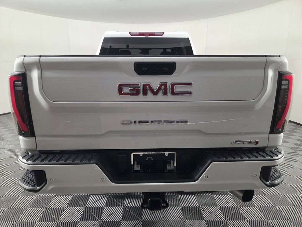 Used 2025 GMC Sierra 2500 AT4 image 8