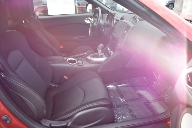 Used 2016 Nissan 370Z Roadster RWD image 31