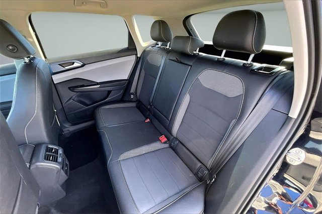Used 2024 Volkswagen Taos SE image 22